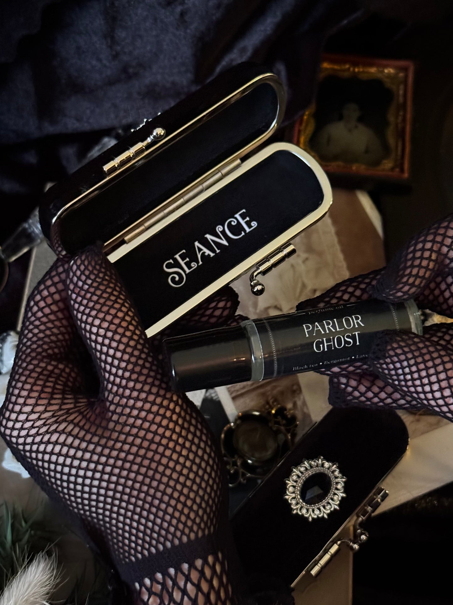 The Mourning Compact Perfume Oil Carry Case | Black Velvet