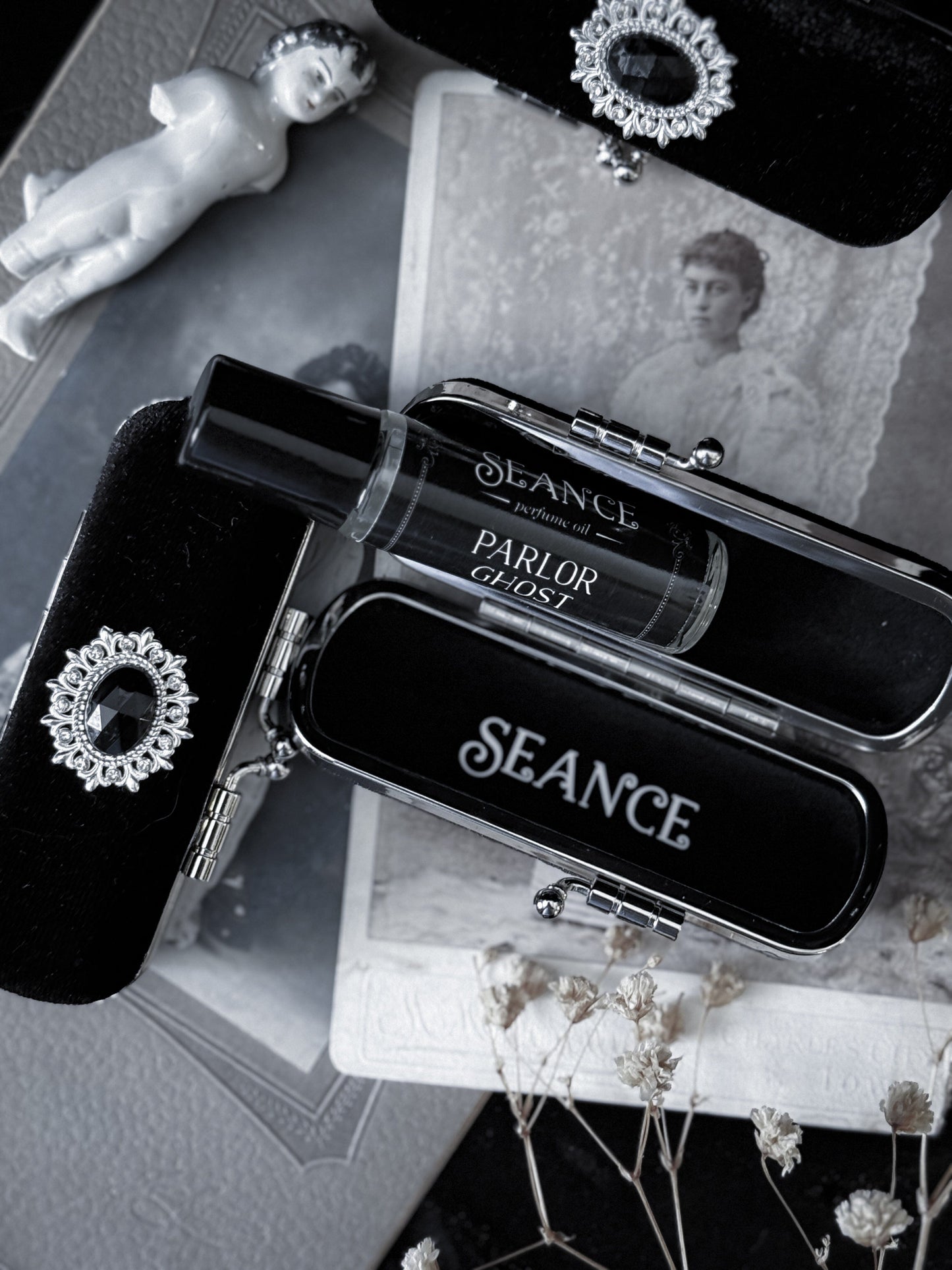 The Mourning Compact Perfume Oil Carry Case | Black Velvet