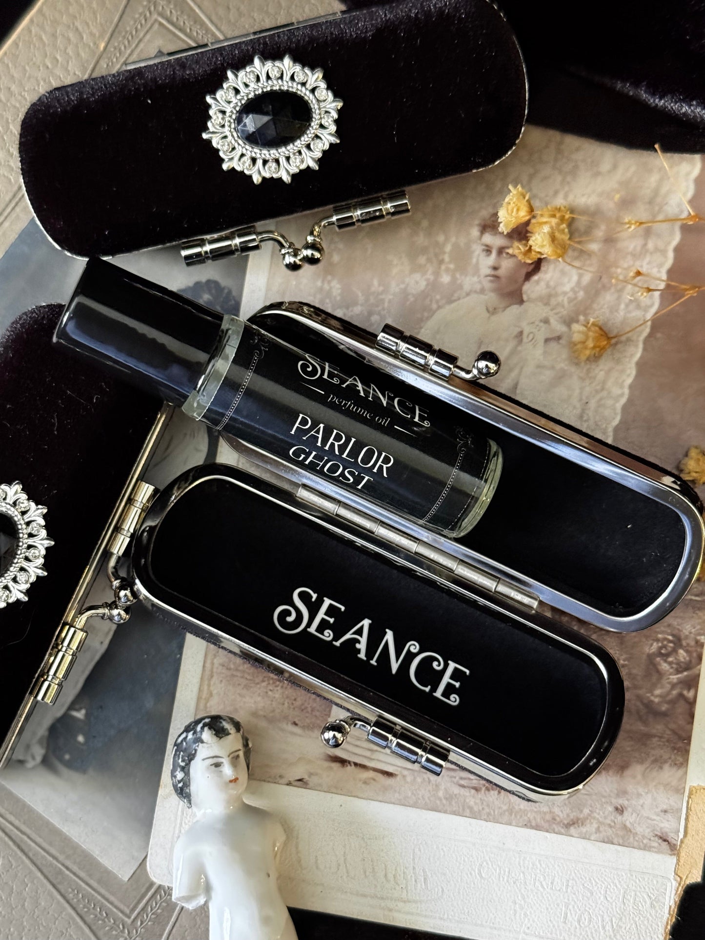 The Mourning Compact Perfume Oil Carry Case | Black Velvet