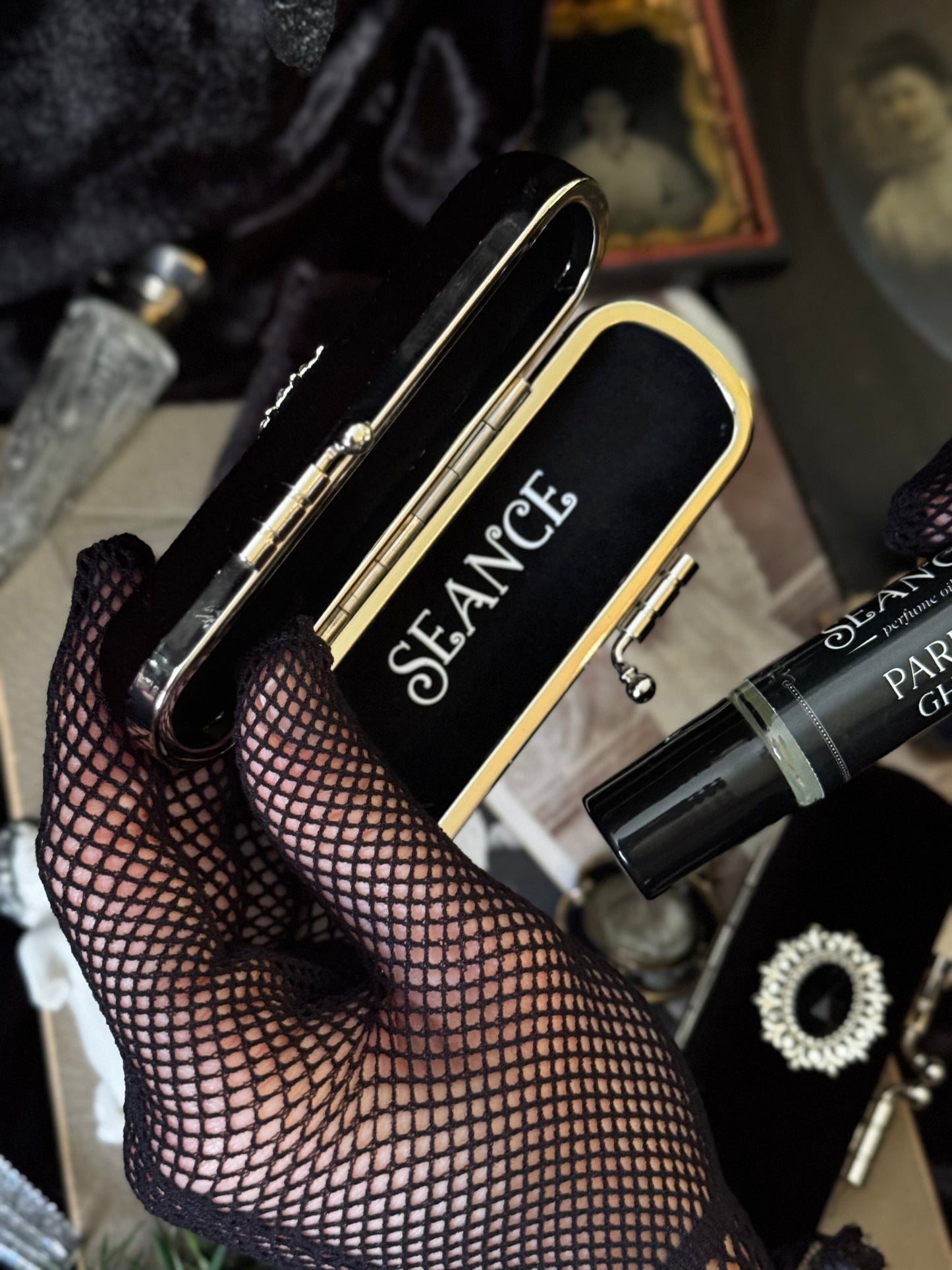 The Mourning Compact Perfume Oil Carry Case | Black Velvet