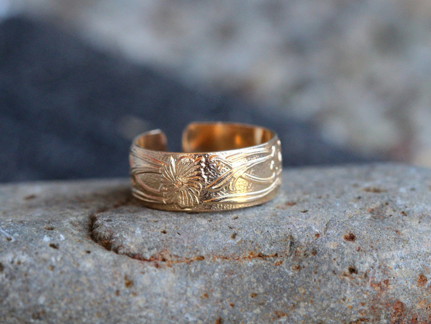 Poppy Cigar Band | Etched Floral Statement Ring