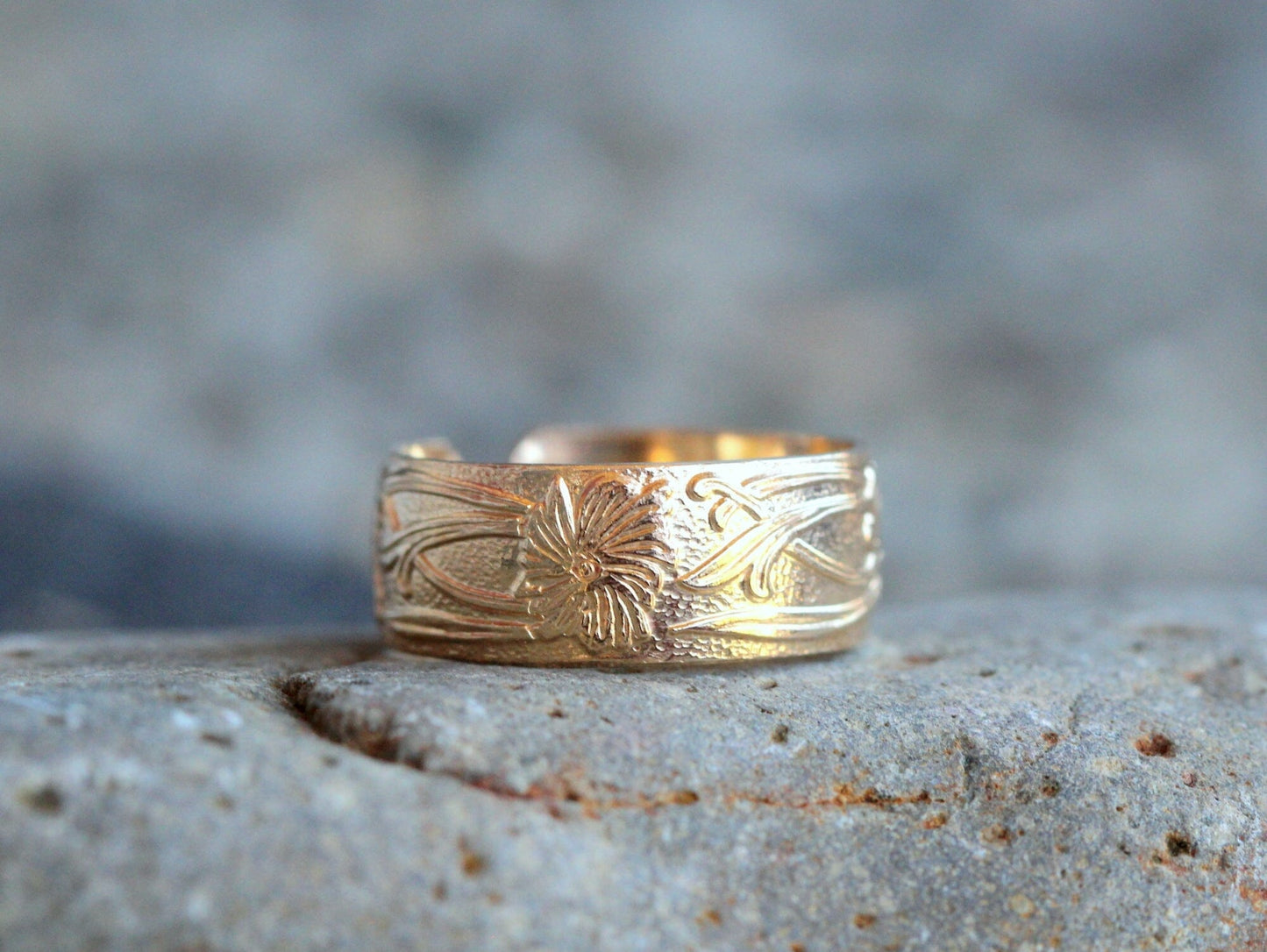 Poppy Cigar Band | Etched Floral Statement Ring