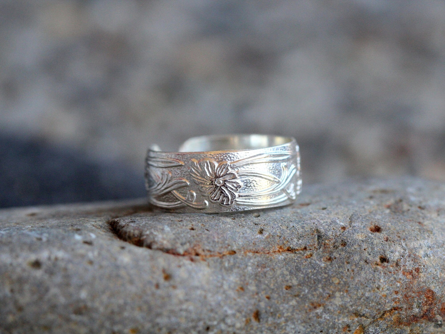 Poppy Cigar Band | Etched Floral Statement Ring