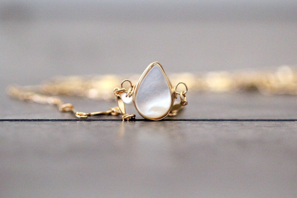 Aya Choker | Mother of Pearl Teardrop Necklace
