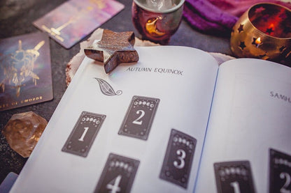 Cosmic Guidance – Book of Astrological Tarot Spreads