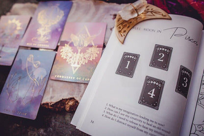 Cosmic Guidance – Book of Astrological Tarot Spreads