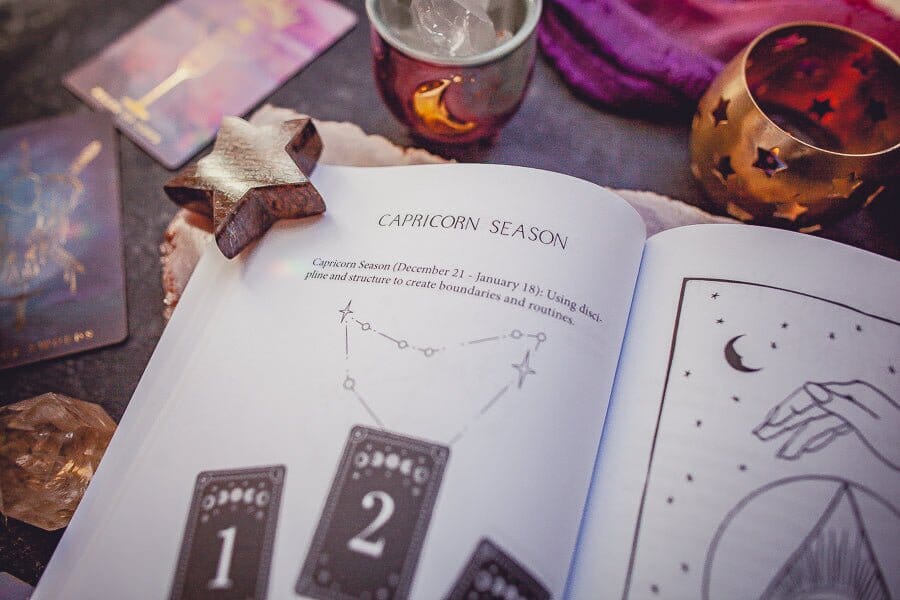 Cosmic Guidance – Book of Astrological Tarot Spreads