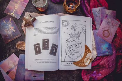 Cosmic Guidance – Book of Astrological Tarot Spreads