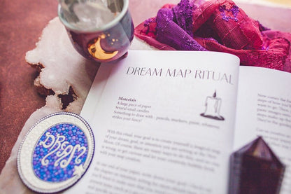 Lunar Intentions – A Book on Manifesting with the Moon