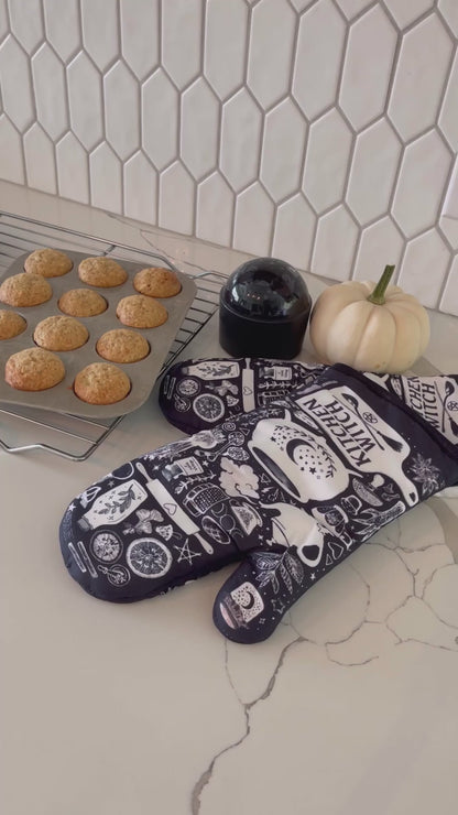 Kitchen Witch Oven Mitt Set