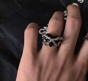 Gothic Thorn Heart Ring