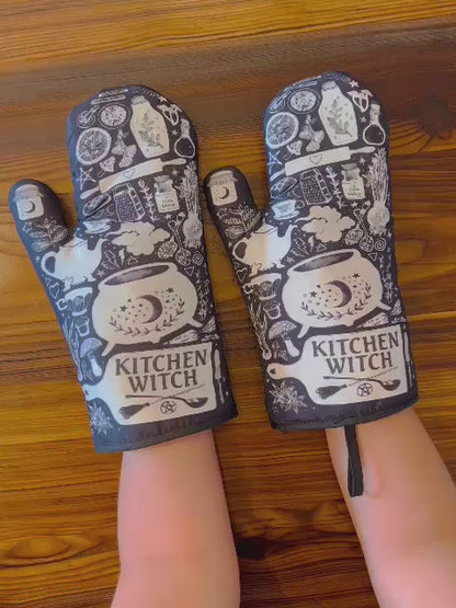 Kitchen Witch Oven Mitt Set