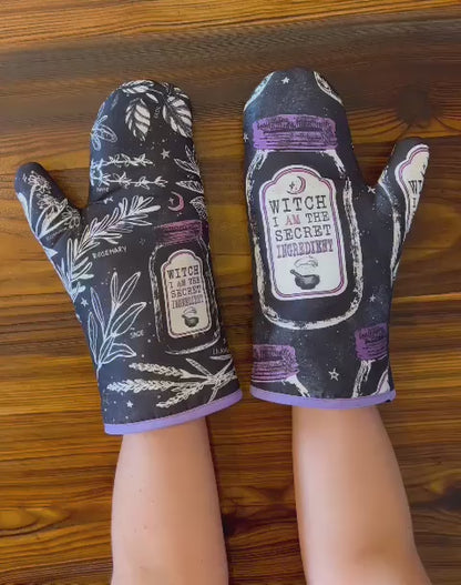 Kitchen Witch Oven Mitt Set