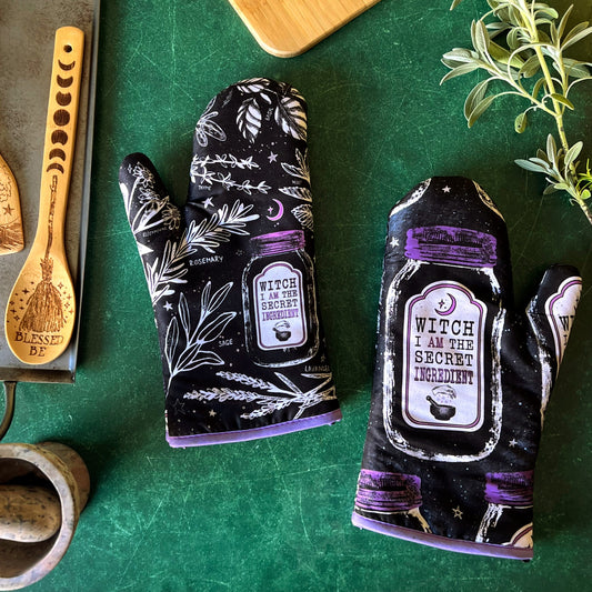 Kitchen Witch Oven Mitt Set