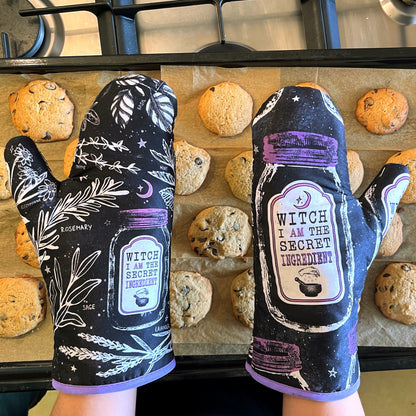 Kitchen Witch Oven Mitt Set