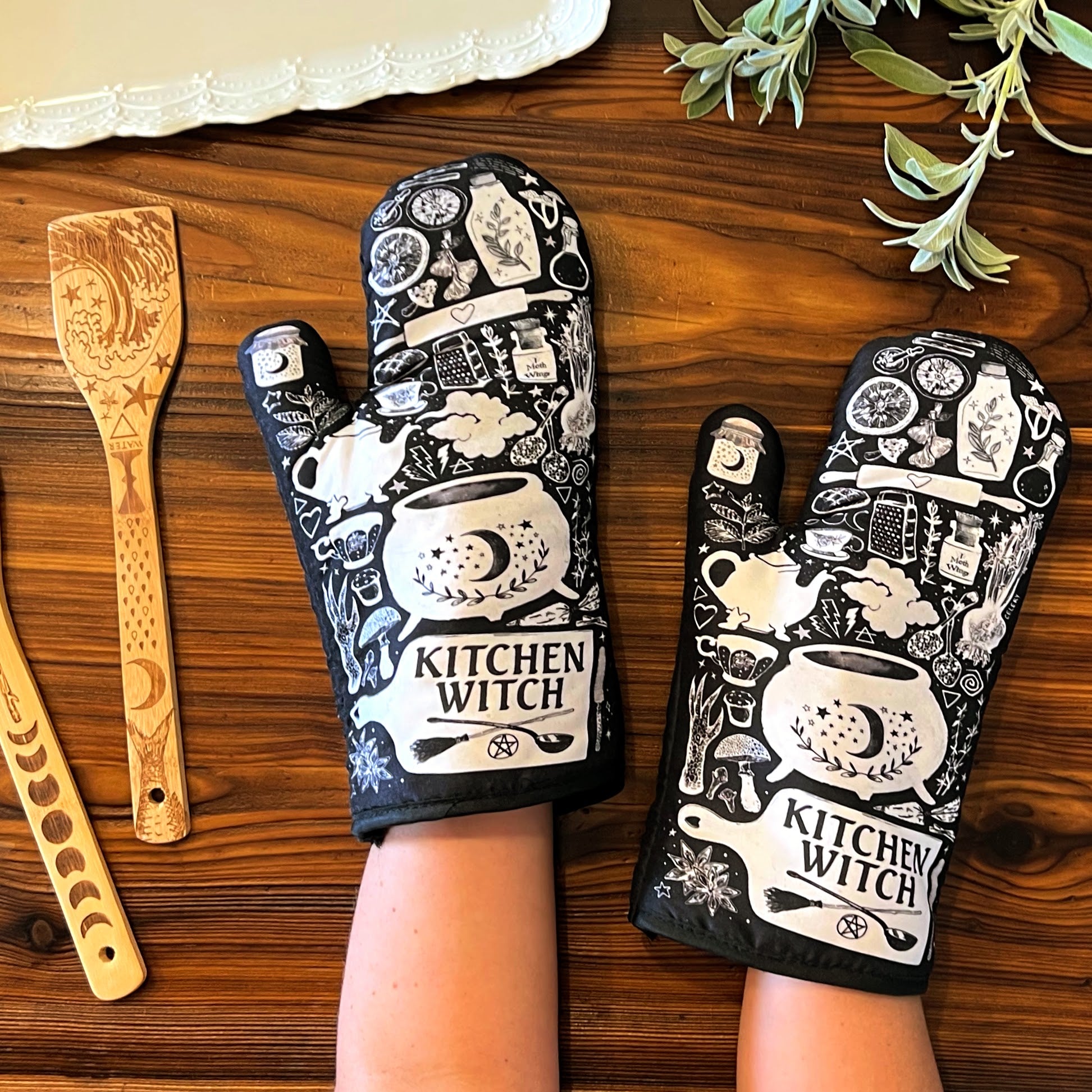 Left-Handed Witch Oven Mitt Cotton