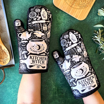 Kitchen Witch Oven Mitt Set