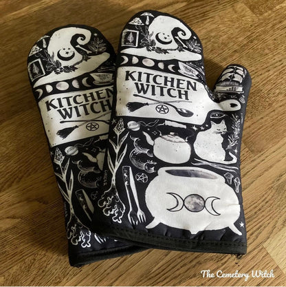 Kitchen Witch Oven Mitt Set