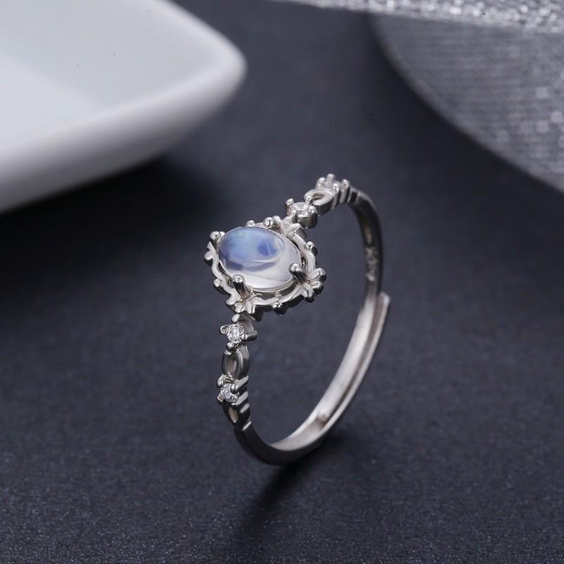 Vintage round moonstone ring - sterling silver.